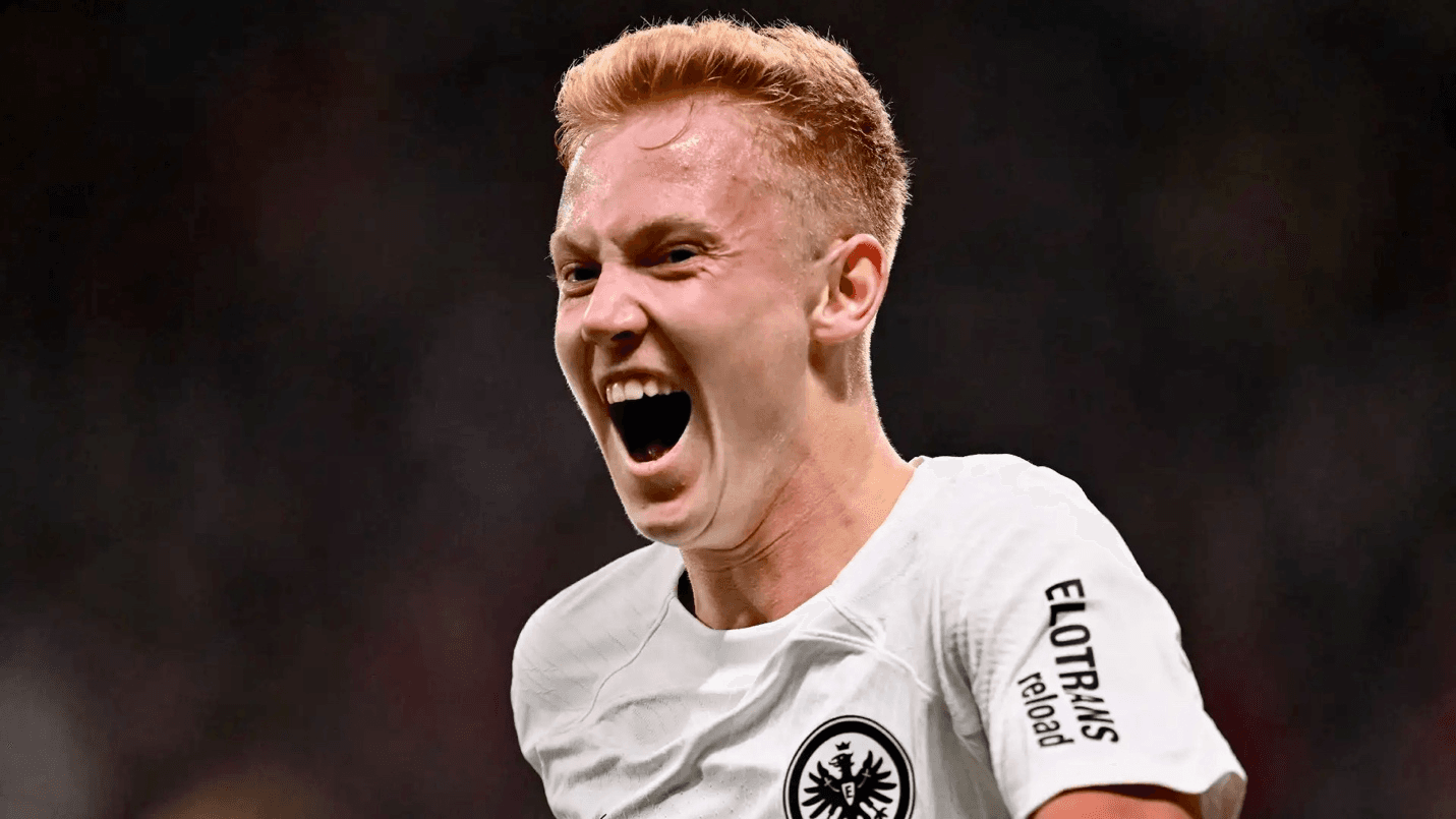 والدته وبّخته بشدة .. نجم فرانكفورت يكشف سبب رفضه عرضًا ضخمًا من الاتحاد!