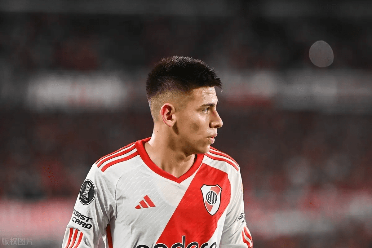 एचेवेरी लेवरकुजेन में मौकों की कमी से असंतुष्ट, रिवर प्लेट लौटने की उम्मीद