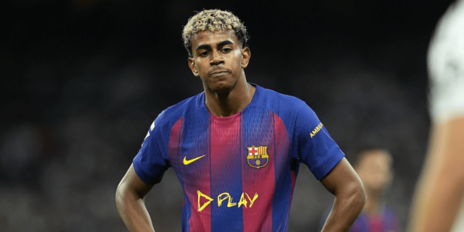 جناح برشلونة يامال يتغيب عن تدريب الخميس