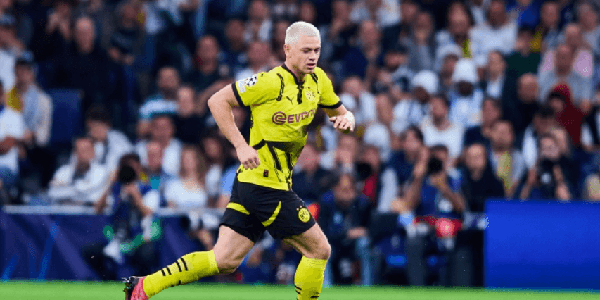 برشلونة لا يزال يبحث بنشاط عن ظهير أيمن مناسب وجوليان رايرسون من بين المرشحين