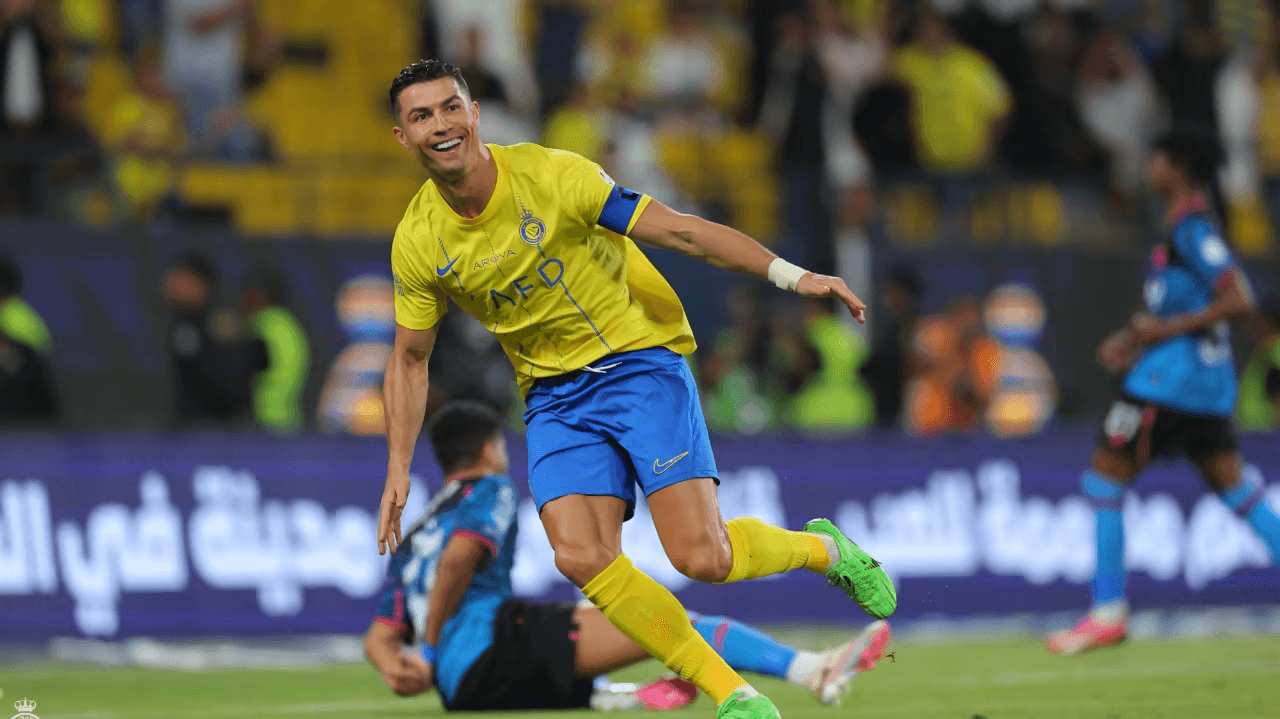 চাঙ্গা MLS জরিপ! ২২ জন শীর্ষ নির্বাহীদের মধ্যে ১৩ জন রোনালদোকে সই করতে চান – মাত্র ৮ জন প্রত্যাখ্যান করেছেন GOAT-কে, মেসির সঙ্গে পুনর্মিলনের সম্ভাবনা!