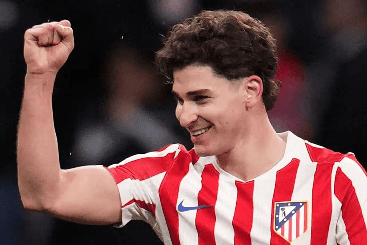 ট্রান্সফার ধাক্কা! বার্সা ‘স্পাইডার’ আলভারেজের ক্যাম্পের সাথে যোগাযোগ করেছে – কিন্তু €৮০-১০০ মিলিয়ন ডিল সামলাতে অক্ষম!