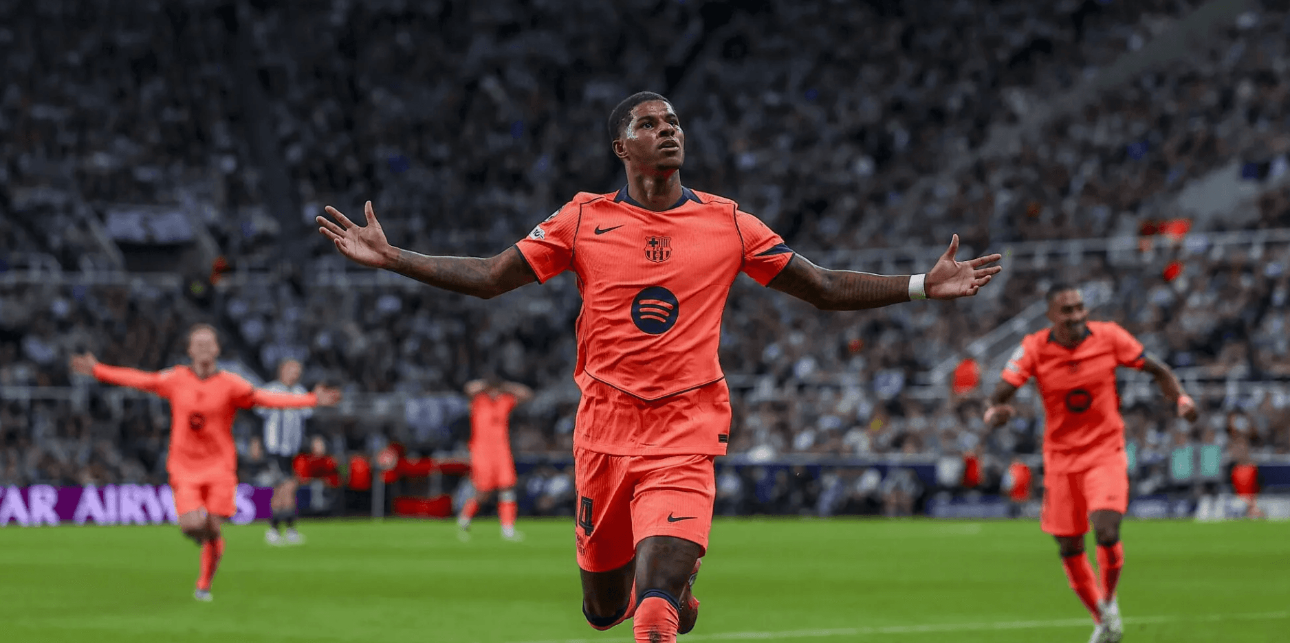 جماهير نيوكاسل في ذروة الإثارة! أكثر من 10,000 يتقدمون بطلبات للسفر إلى كامب نو لمواجهة برشلونة خارج أرضها!